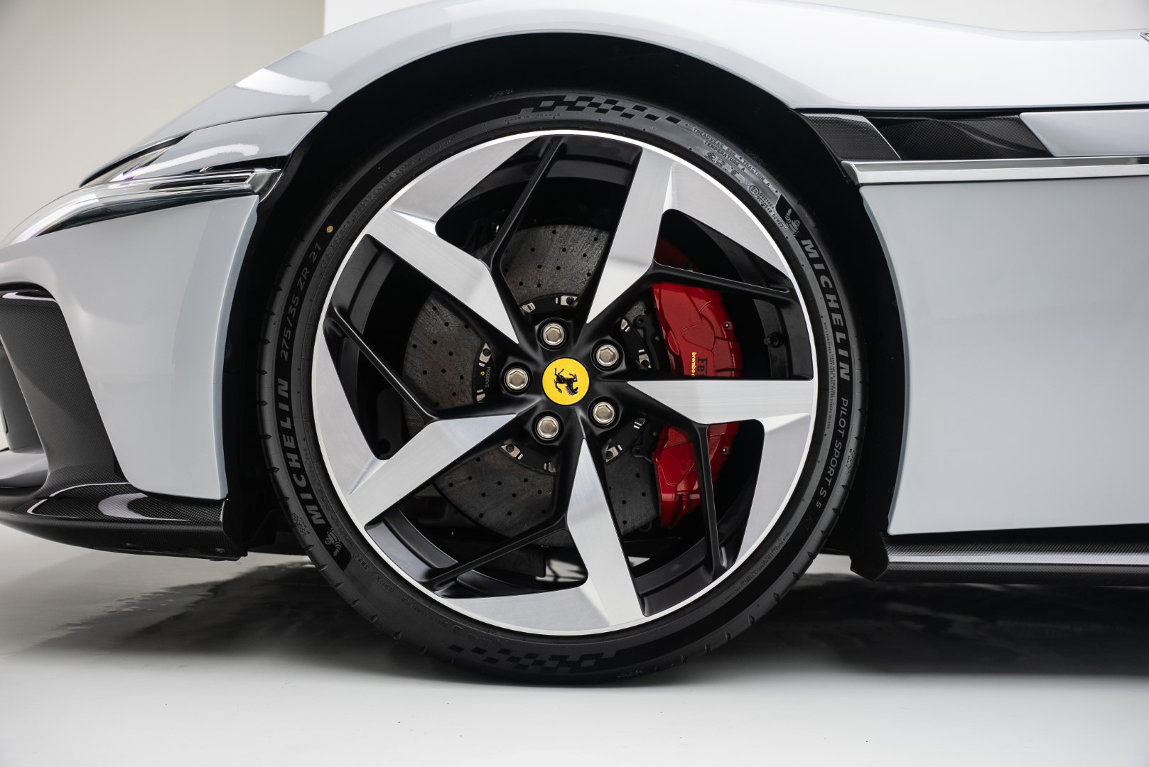 2025 FERRARI 12 CILINDRI. 7 YEARS MAIN DEALER SERVICE. FULL CARBON EXTERIOR. CUSTOM SPECIFICATIONS.